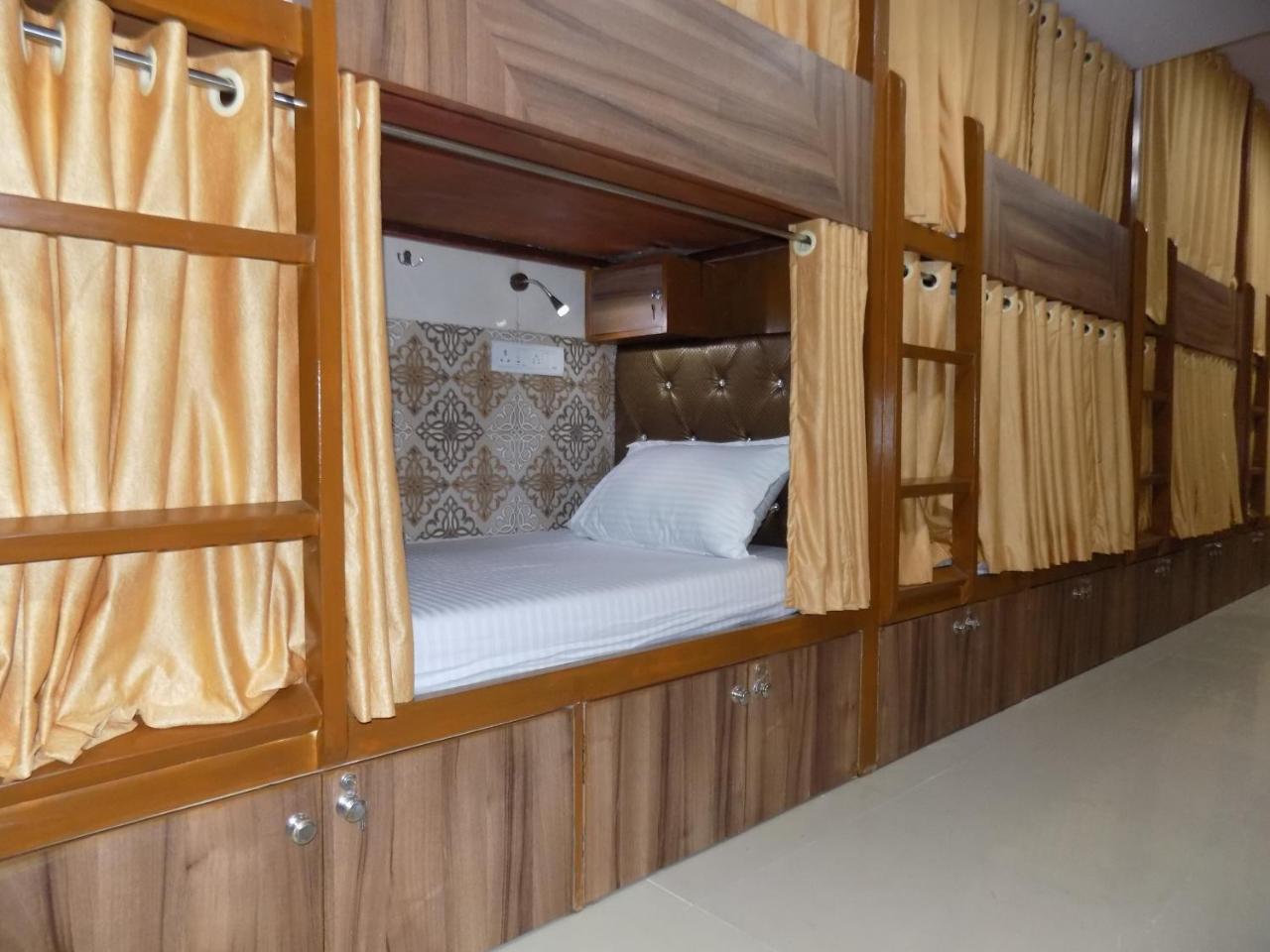 Metro Inn Dormitory Mumbai Exterior photo