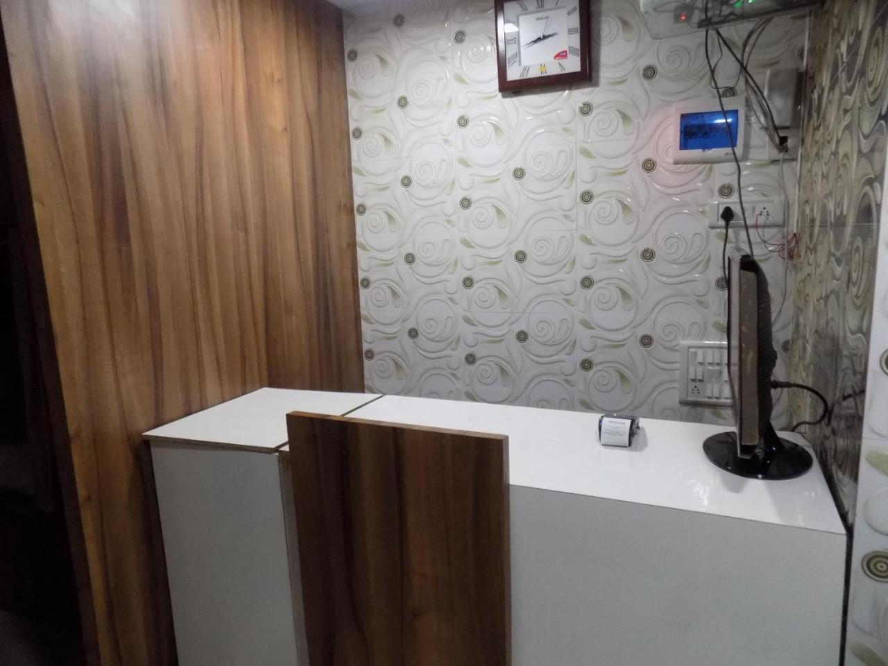 Metro Inn Dormitory Mumbai Exterior photo