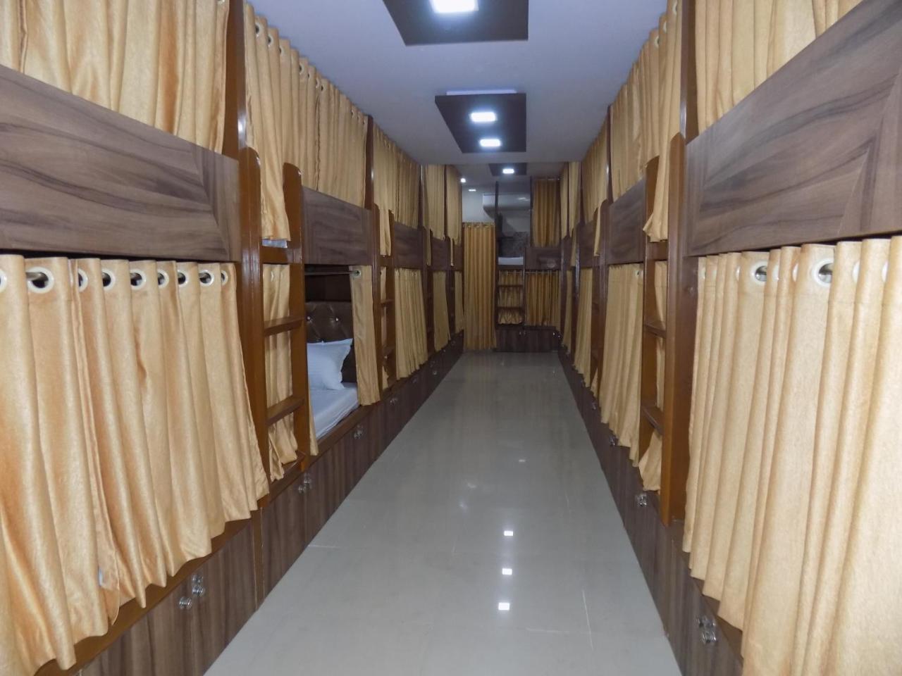 Metro Inn Dormitory Mumbai Exterior photo